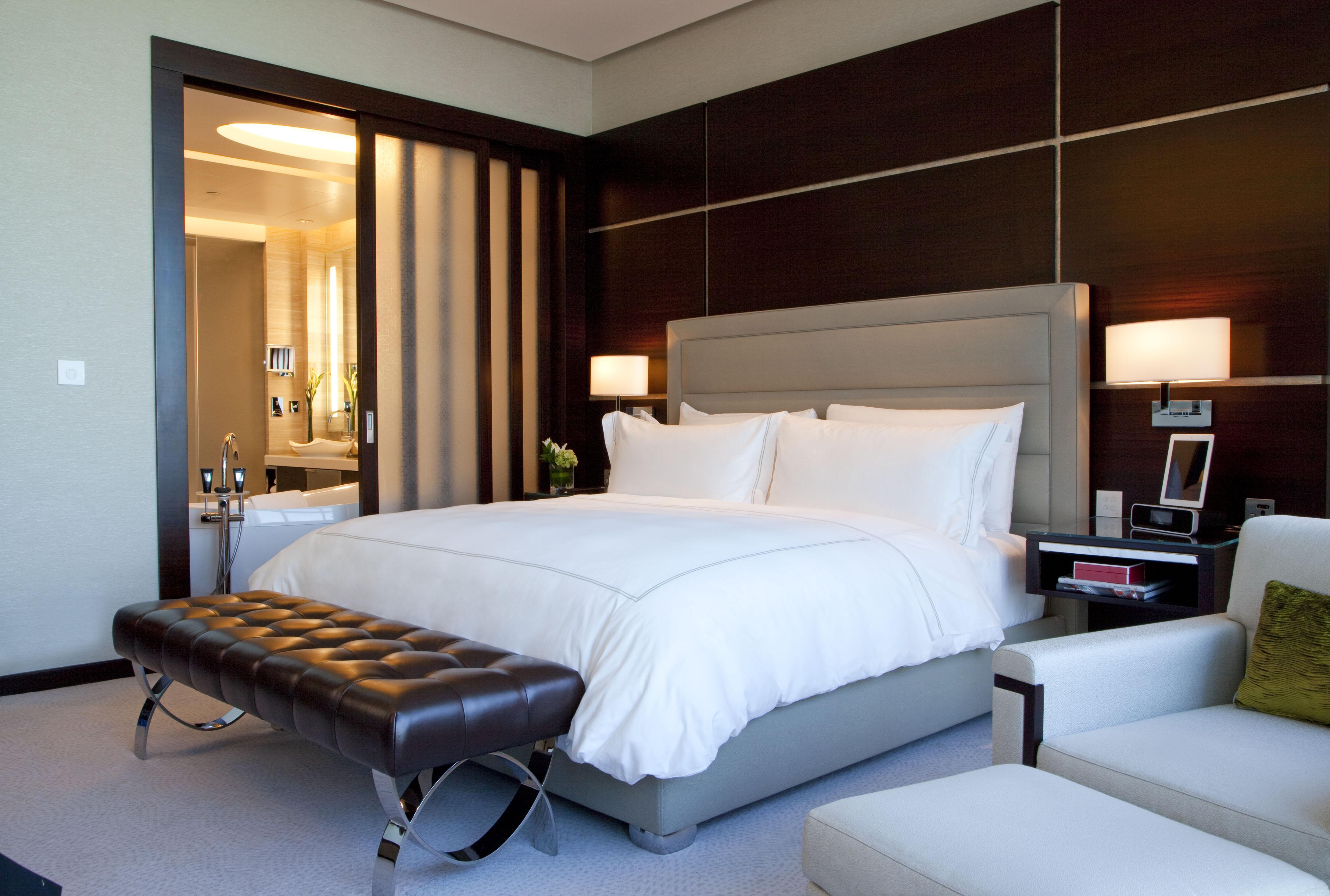 Rosewood Abu Dhabi Hotel Екстериор снимка A bedroom at the Ritz-Carlton, DIFC