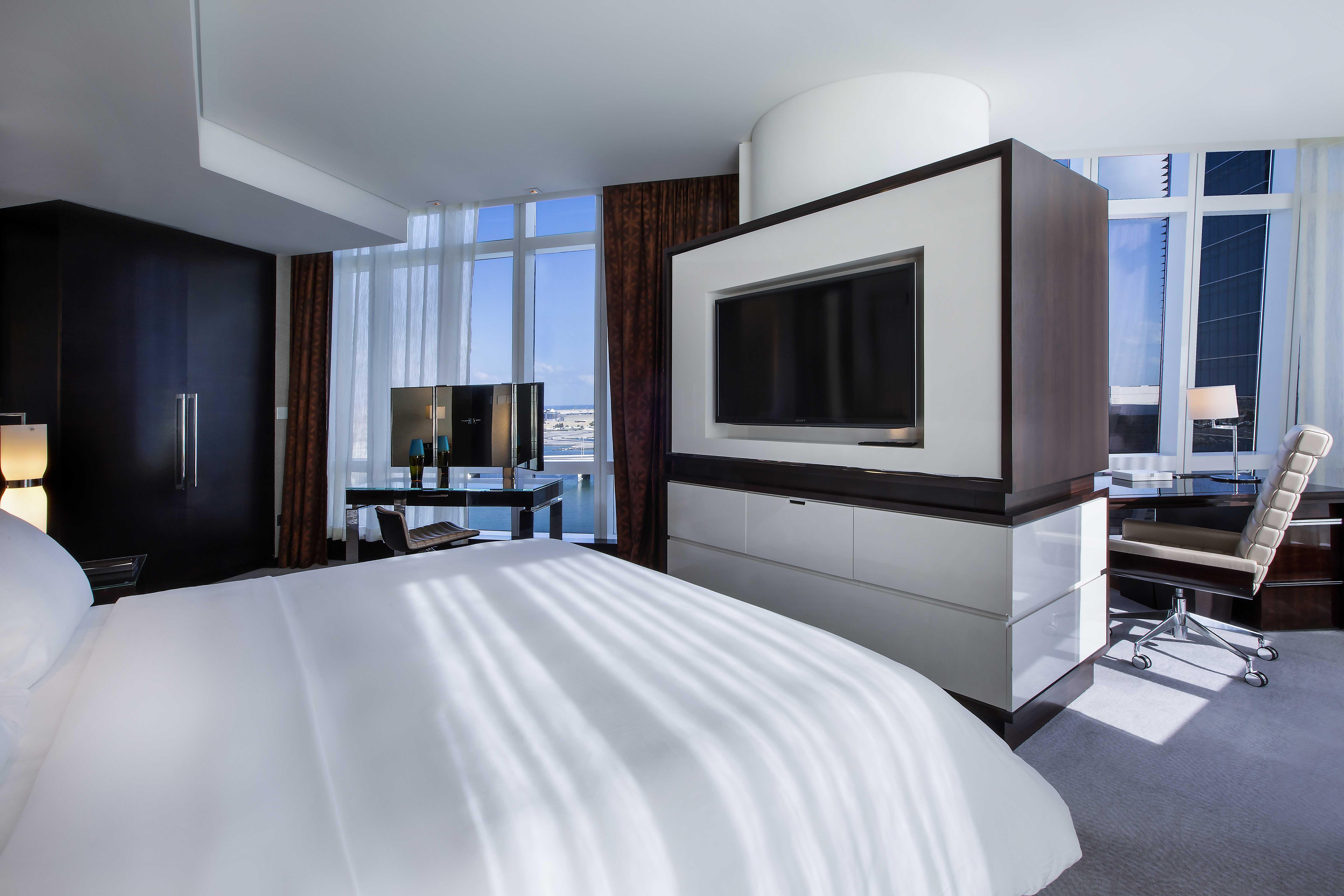 Rosewood Abu Dhabi Hotel Екстериор снимка A bedroom at the Mandarin Oriental, Munich