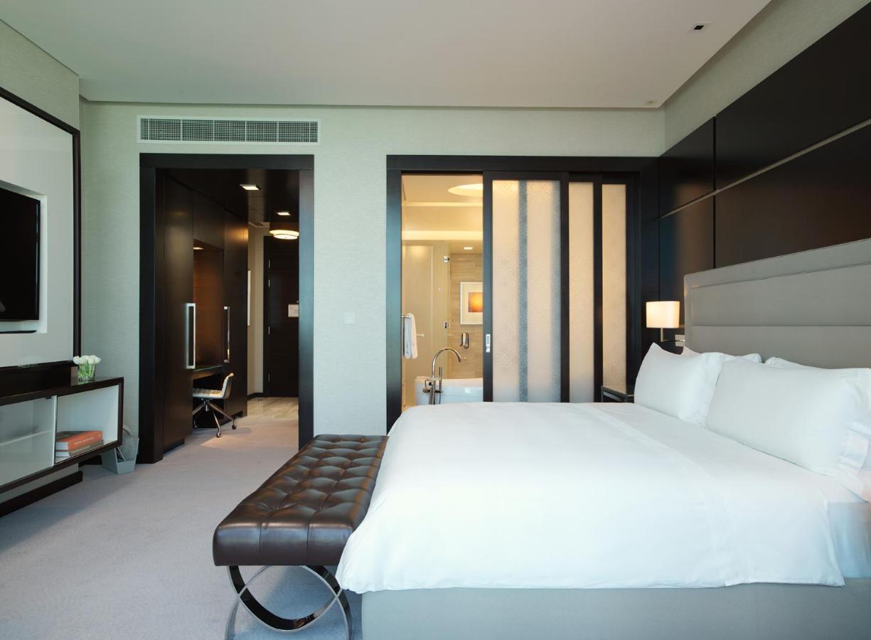 Rosewood Abu Dhabi Hotel Екстериор снимка A bedroom at the hotel