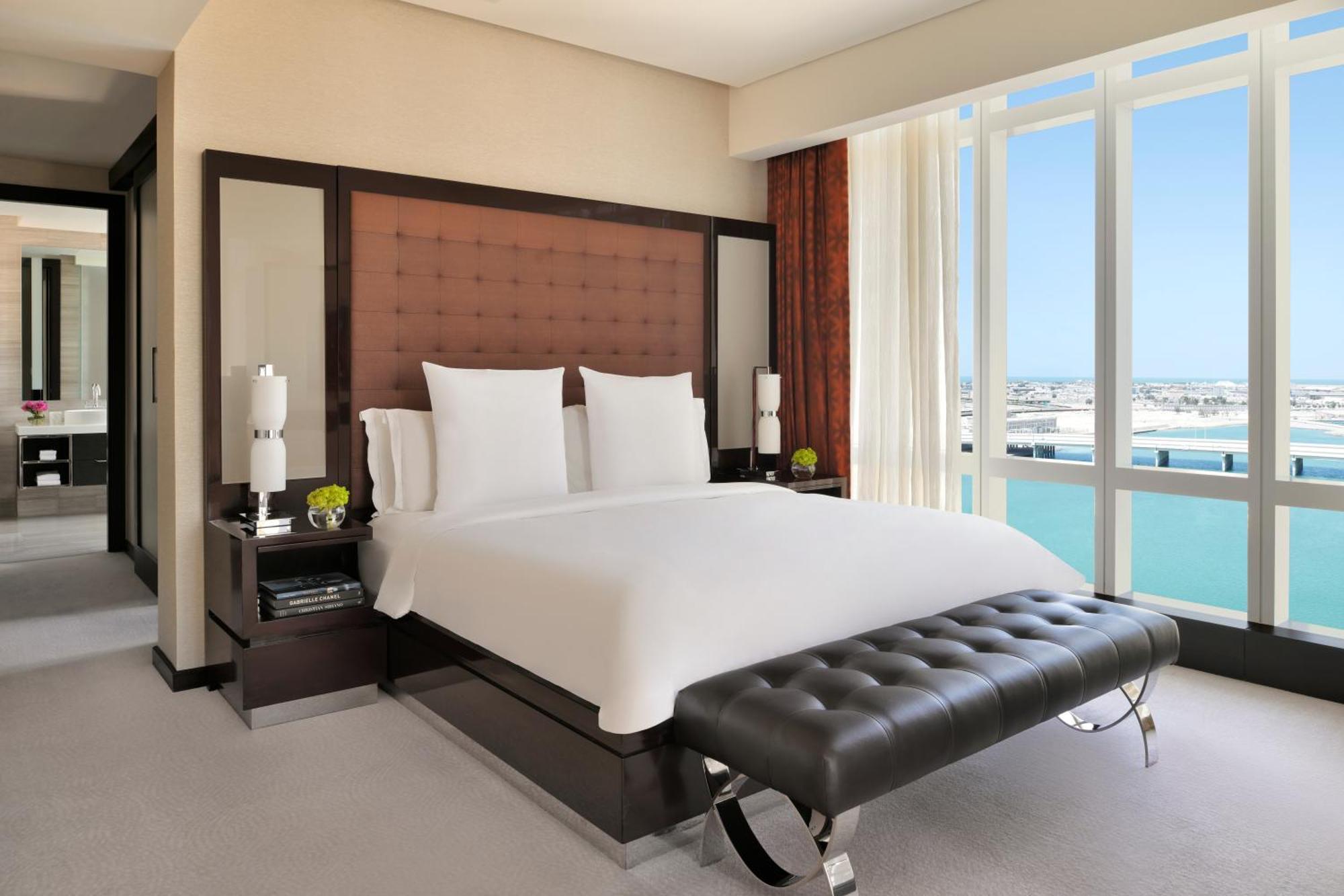 Rosewood Abu Dhabi Hotel Екстериор снимка A bedroom at the Jumeirah Atlantis