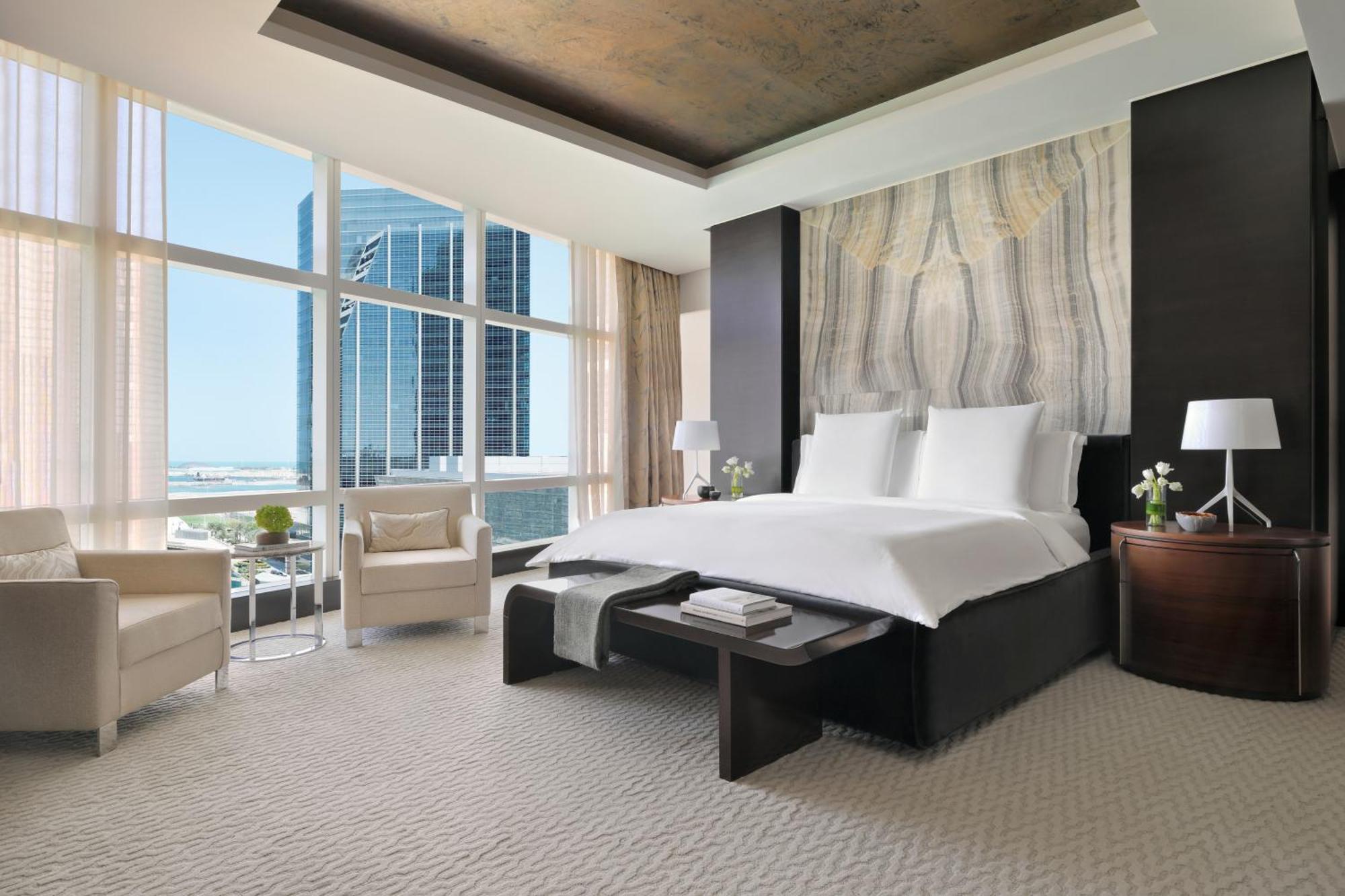 Rosewood Abu Dhabi Hotel Екстериор снимка A bedroom at the Ritz-Carlton, DIFC